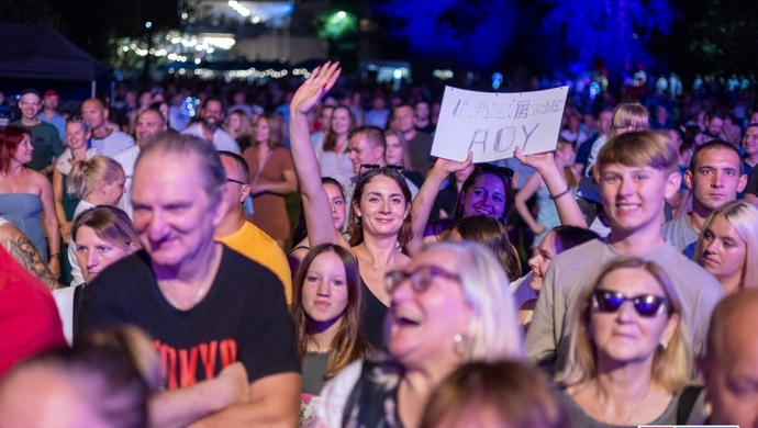Pożegnanie lata nad Jeziorem Sławskim. Gwiazdy disco rozgrzały publiczność [ZDJĘCIA]