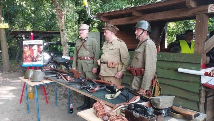 Patriotyzm szyty na miarę. Wschowscy rekonstruktorzy zbierają na mundury