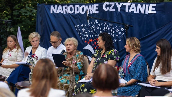 Teresa Lipowska we Wschowie. Gwiazda „M jak Miłość” wzięła udział w Narodowym Czytaniu [VIDEO]