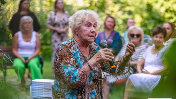 Teresa Lipowska spotkała się z mieszkańcami Wschowy. „Ja przychodzę, a tu pół miasta” [VIDEO]