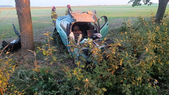 Dachowanie BMW pod Krzepielowem. Po osiemnastolatka przyleciał śmigłowiec LPR