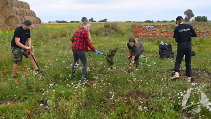 Prace archeologiczne rozpoczęte. Co kryje dawna filia Gross-Rosen w Przybyszowie?