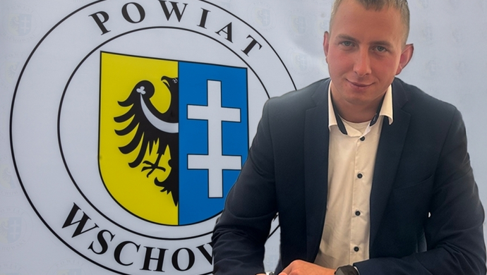Kamil Grób złożył ślubowanie. Został najmłodszym radnym w historii powiatu wschowskiego