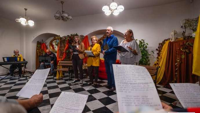 Zespół Sedno wystąpił przed seniorami. Impresja „Ławeczka”