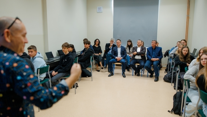 I LO we Wschowie z laboratorium AI. Lekcję pokazową przegotowali pracownicy Intela