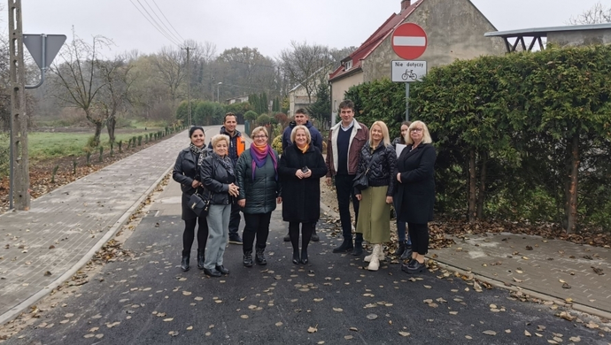 Droga gminna w Starych Drzewcach przebudowana. Trasa do szkoły będzie bezpieczniejsza