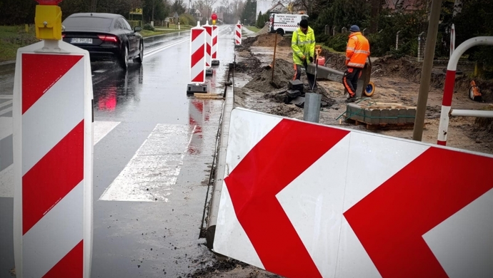 Jak idzie budowa ścieżki rowerowej w Nowej Wsi? Pierwszy odcinek już gotowy