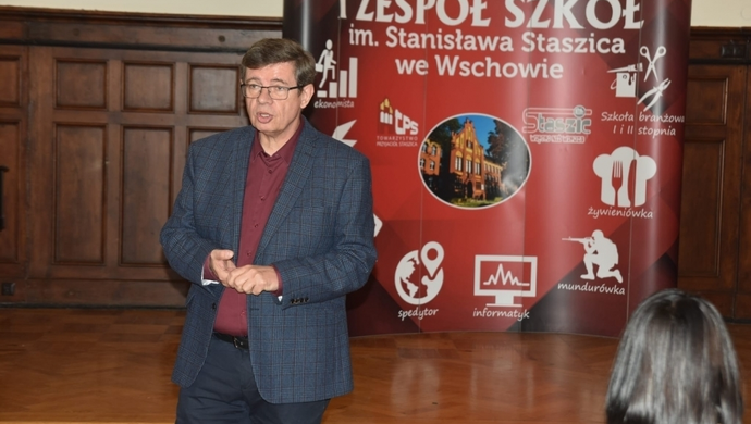 Krzysztof Grabka spotkał się z młodzieżą. Akcja Samorządność w „Staszicu”