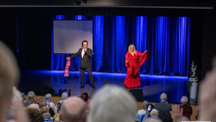 Marek Torzewski zachwycił Wschowę. Sala widowiskowa była wypełniona po brzegi