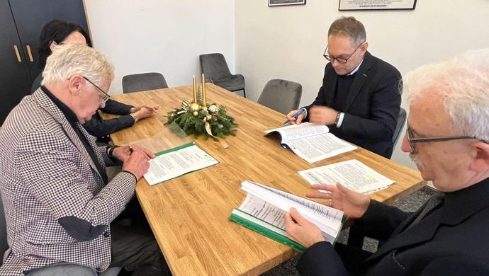 Podpisano umowę na termomodernizację szkoły w Osowej Sieni