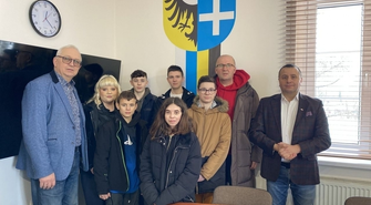 W Starostwie Powiatowym we Wschowie odbyła się nietypowa lekcja WOS'u. W rolach nauczycieli włodarze