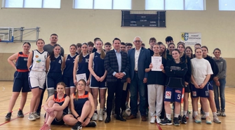 I Zespół Szkół im. Stanisława Staszica triumfuje w powiatowym turnieju koszykówki