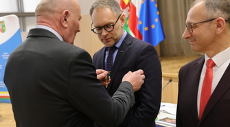 Burmistrz Antkowiak wśród odznaczonych za zasługi dla województwa. „To ogromna motywacja do dalszej pracy”