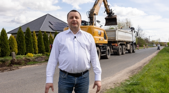 W Kowalewie ruszyła budowa chodnika i kanalizacji deszczowej (VIDEO)