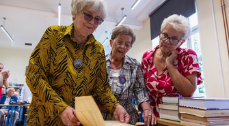 Maturzyści spotkali się po 60 latach. Wspomnienia i emocje w I LO we Wschowie