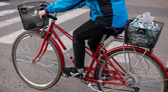 Poszukiwany przez sąd. Zatrzymany podczas jazdy rowerem pod wpływem alkoholu