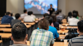 Dlaczego warto wybrać studia online: elastyczność i praktyczność