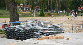 Rap Stacja Festiwal 2024. W Sławie ruszyła budowa festiwalowego miasteczka