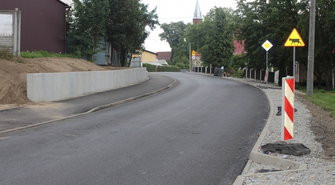 Finisz prac przy przebudowie drogi powiatowej w Lginiu. Mieszkańcy odliczają dni