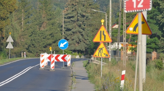 Uwaga kierowcy. Utrudnienia na DK 12 w Dębowej Łęce potrwają do piątku