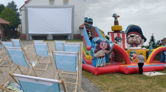 Kino pod chmurką. SCKiW zaprasza na plenerowe seanse w gminie Sława