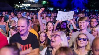 Pożegnanie lata nad Jeziorem Sławskim. Gwiazdy disco rozgrzały publiczność [ZDJĘCIA]