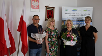 Kto poprowadzi szkołę w Jędrzychowicach, a kto w Starych Drzewcach? Nominacje dyrektorskie wręczone