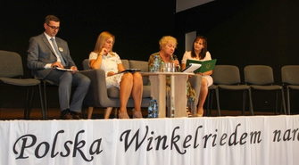 Teresa Lipowska w Szlichtyngowej. Najpierw Narodowe Czytanie, potem spotkanie autorskie [FOTO]