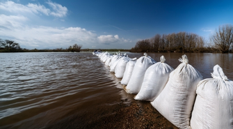 Mobilizacja w gminie Szlichtyngowa. Potrzebne ręce do workowania piasku