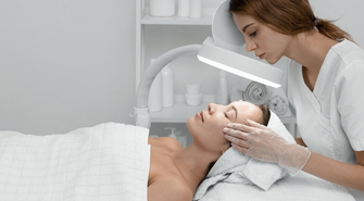 Zabieg botoks – jak działa toksyna botulinowa?