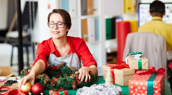 Świąteczne szaleństwo – jak BHP chroni pracowników w okresie wzmożonego handlu