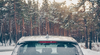 Jak zabezpieczyć lakier samochodu przed zimowymi warunkami?