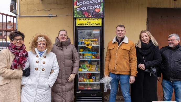 Nowa lodówka społeczna we Wschowie. „Mieszkańcy dla mieszkańców”