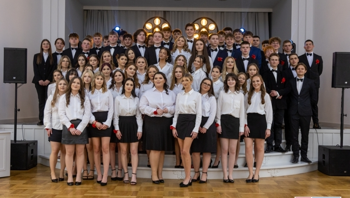 Studniówka I LO im. Tomasza Zana we Wschowie. Uczniowie bawią się w Toscanii [ZDJĘCIA]