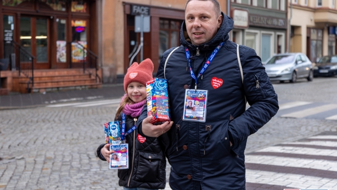 Wschowa gra z WOŚP. 45 wolontariuszy kwestuje dla dziecięcej onkologii i hematologii