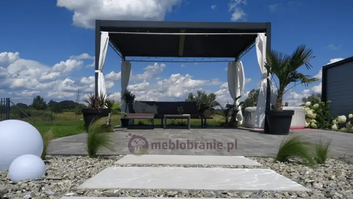 Pergola z zasłonami – jak zadbać o prywatność i komfort?