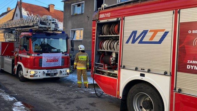 Pożar budynku socjalnego przy ul. Lipowej we Wschowie. Jedna osoba trafiła do szpitala