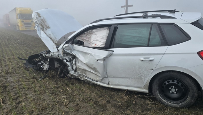 Czołówka na trasie Wschowa–Konradowo. 67-latek wyprzedzał na zakazie [ZDJĘCIA]