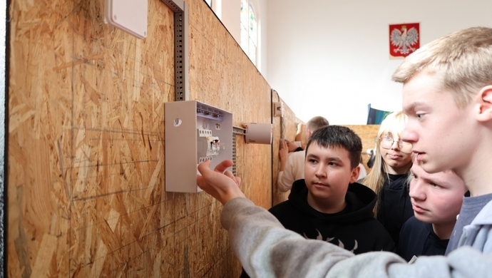 Powiatowy Konkurs Elektryczny w „Staszicu”. Młodzież sprawdziła swoje umiejętności