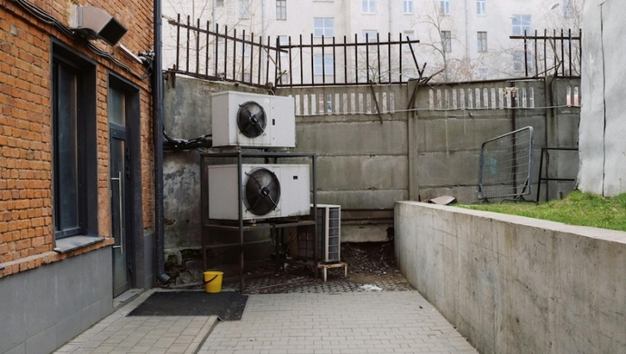 Ciepło i ekologia: jak wybrać idealną pompę ciepła?