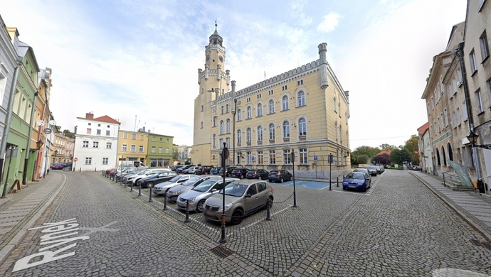 Parking za ratuszem będzie czasowo zamknięty. Kierowcy ustąpią miejsca Mobilnemu Gabinetowi Medycznemu