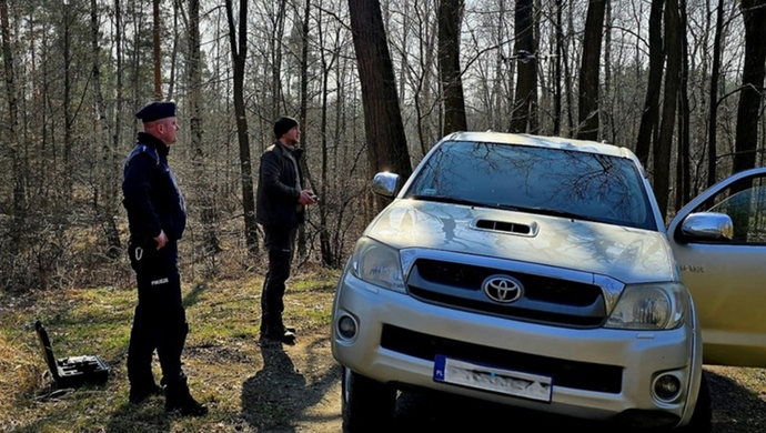 Drony nad lasami. Gdzie wolno zbierać poroże, a gdzie grozi mandat?