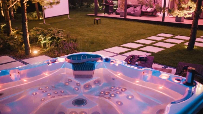 Jacuzzi na tarasie – jak maksymalnie wykorzystać przestrzeń?