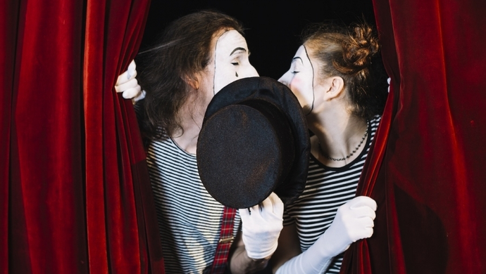 Teatr dla dzieci z Poznania w szkole - jakie korzyści edukacyjne niesie?