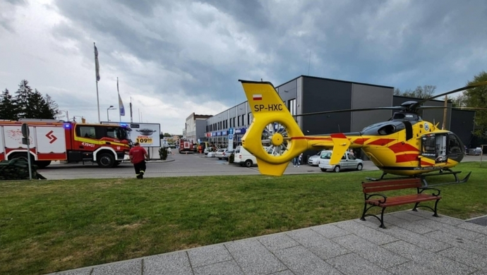 56-latek zasłabł przy Pepco w Sławie. Do akcji wezwano śmigłowiec LPR