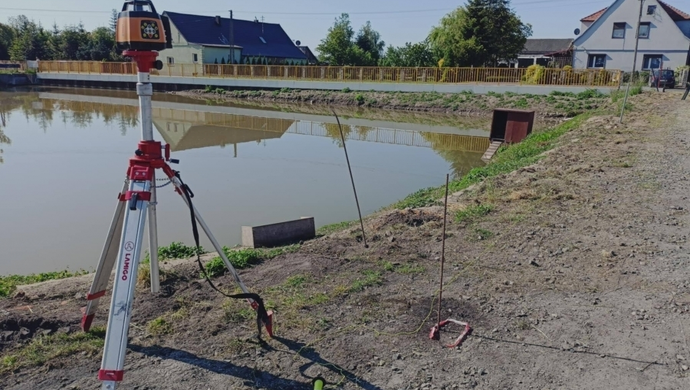 Ruszyły prace przy stawie w Zamysłowie. Będzie nowe ogrodzenie