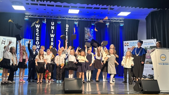 Młodzi absolwenci odebrali dyplomy. Wschowski Uniwersytet Dziecięcy zakończył trzecią edycję