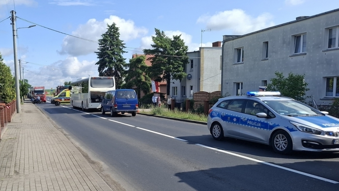 Kolizja na ul. 55 Poznańskiego Pułku Piechoty. Bus uderzył w autobus
