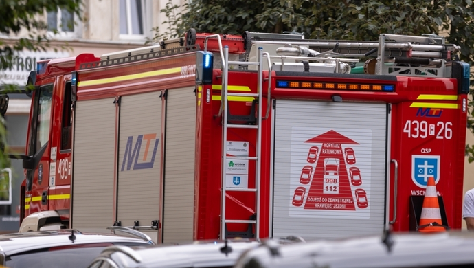 Ogień w korytarzu kamienicy przy ul. Kazimierza Wielkiego. Spaliła się zabawka, ewakuowano 12 osób