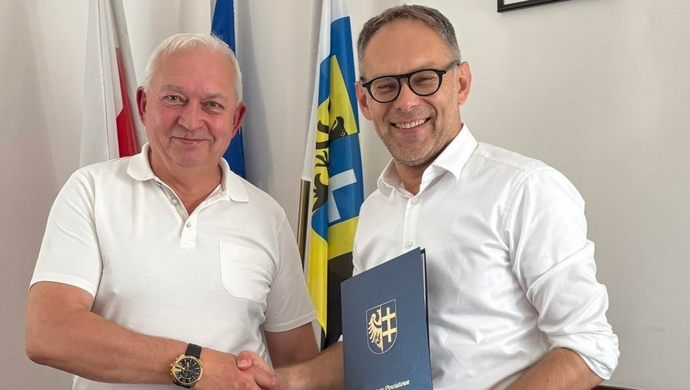 Rowerem do Osowej Sieni. Porozumienie między gminą a powiatem podpisane!